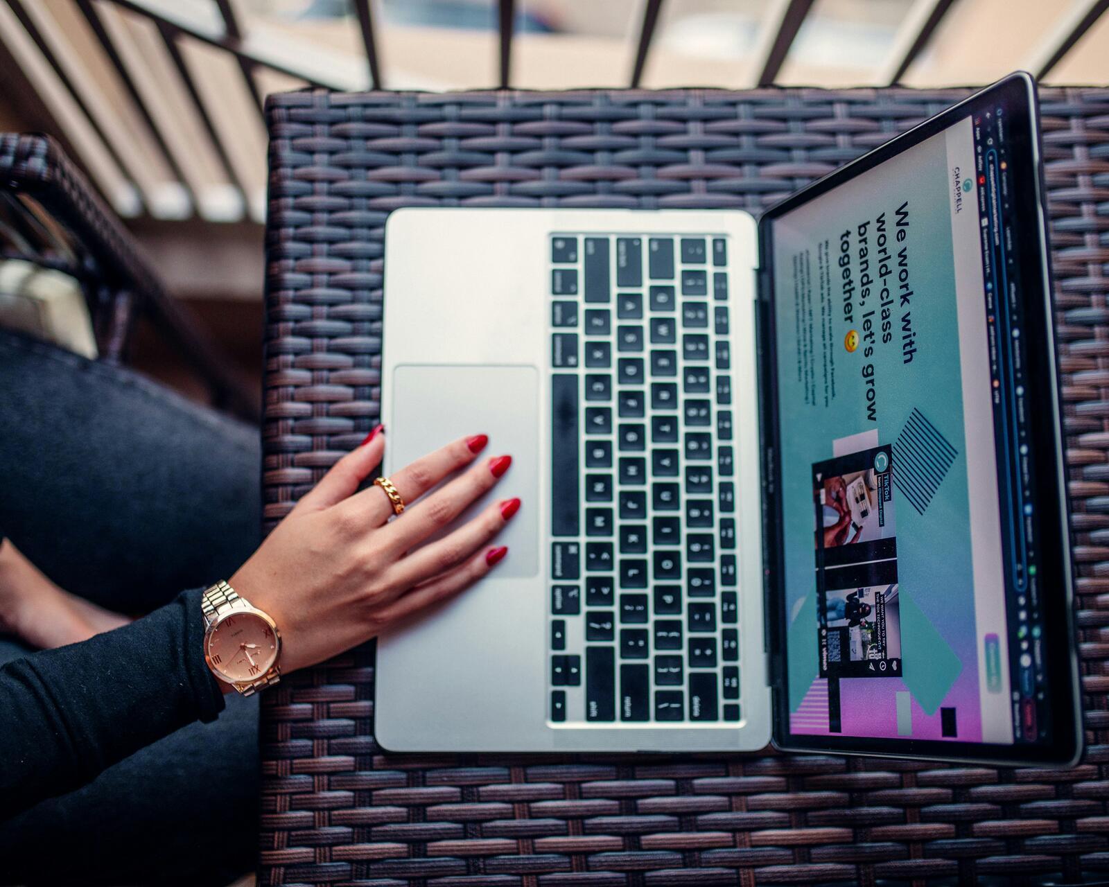 contractor-digital-marketing-laptop-with-landing-page-builder-platform